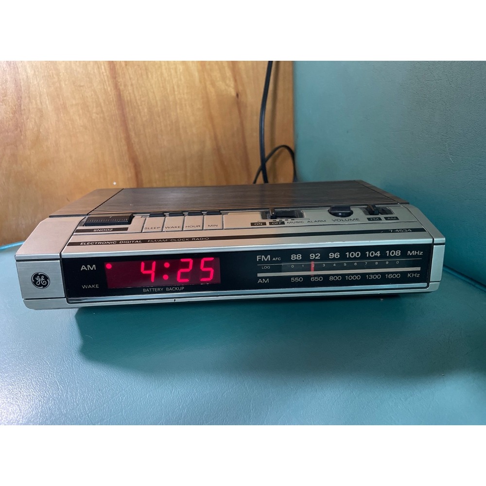 Vintage General Electric AM/FM Alarm Clock Radio Model 7-4624B Wood Grain TESTED